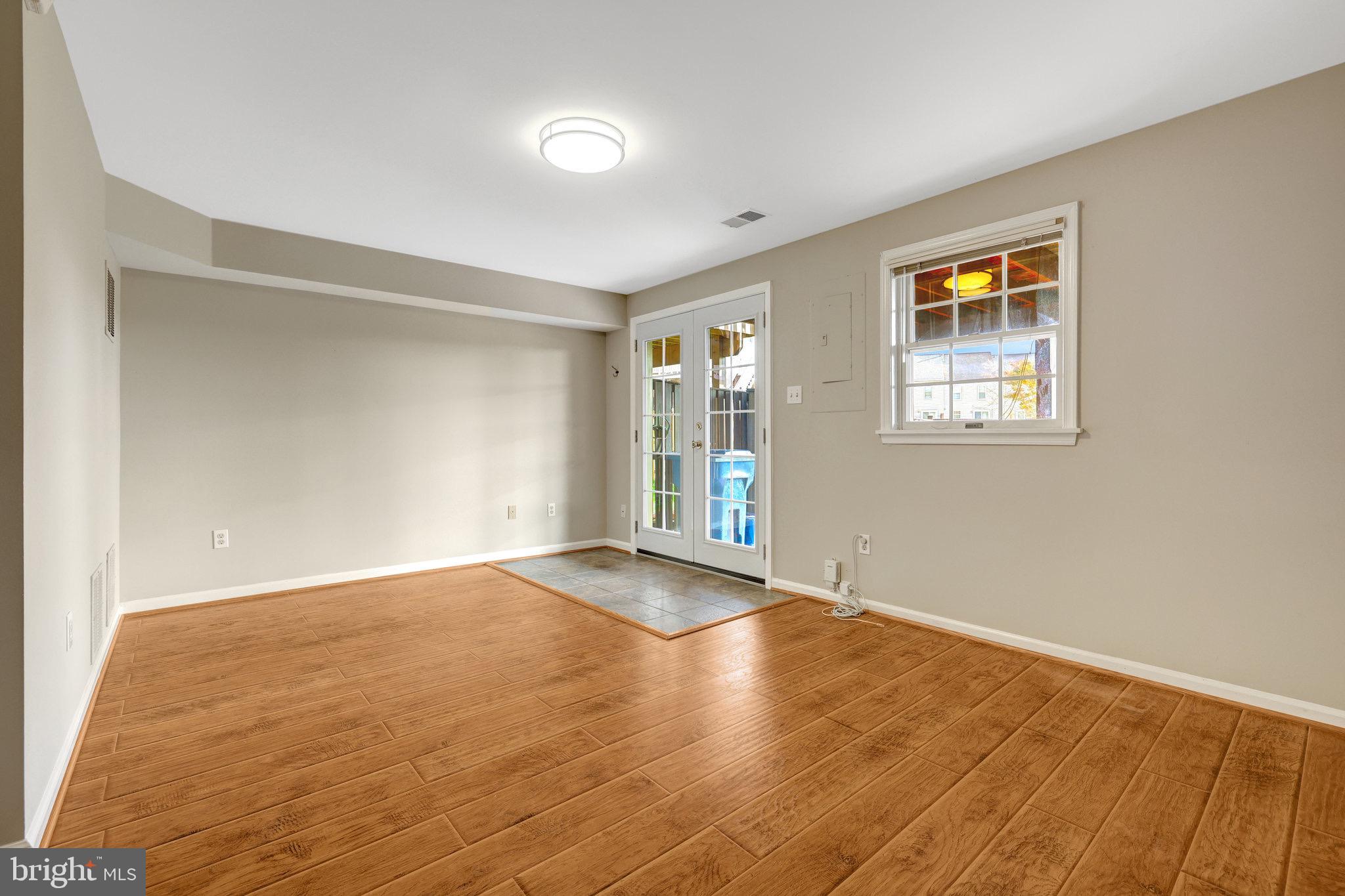 ASHBURN VILLAGE - Residential Lease