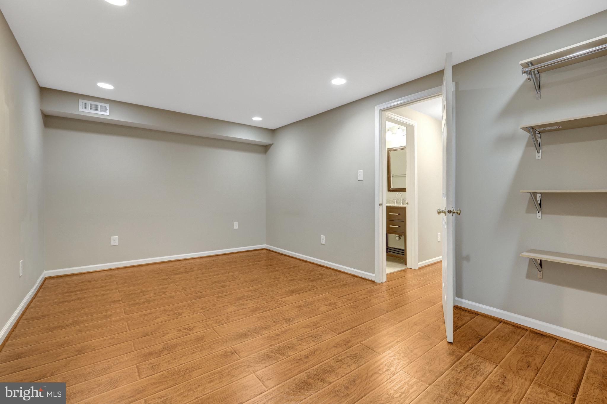 ASHBURN VILLAGE - Residential Lease