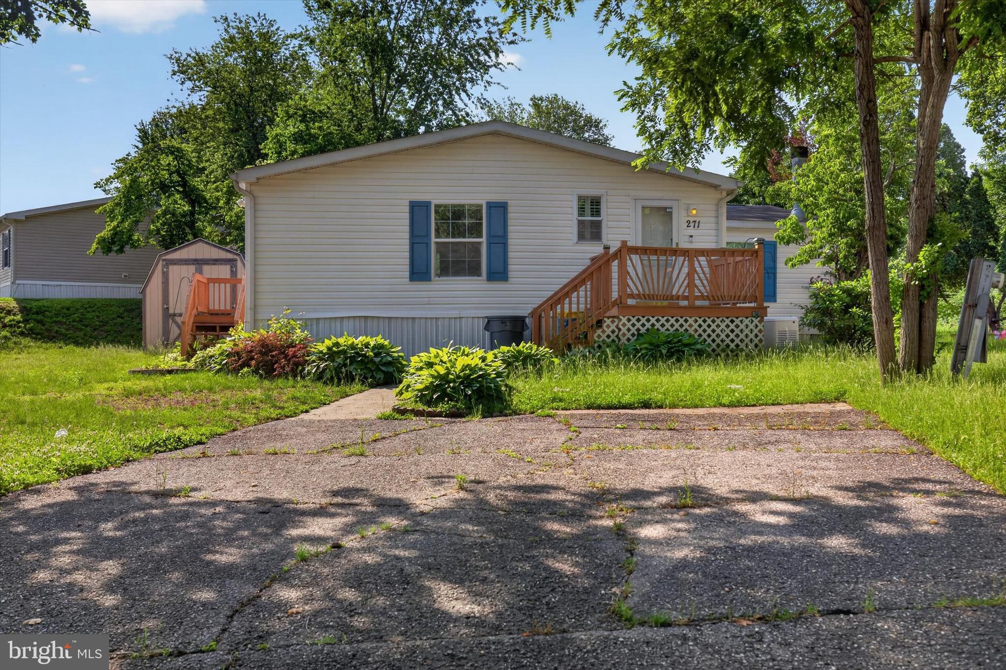 271 JANET CT