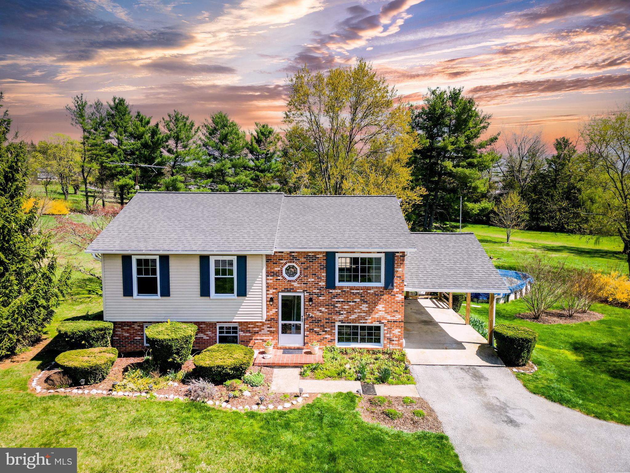 WOLF HILL - Residential