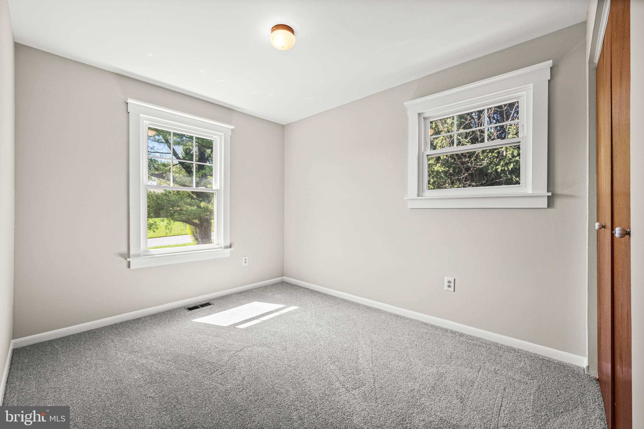 WOLF HILL - Residential