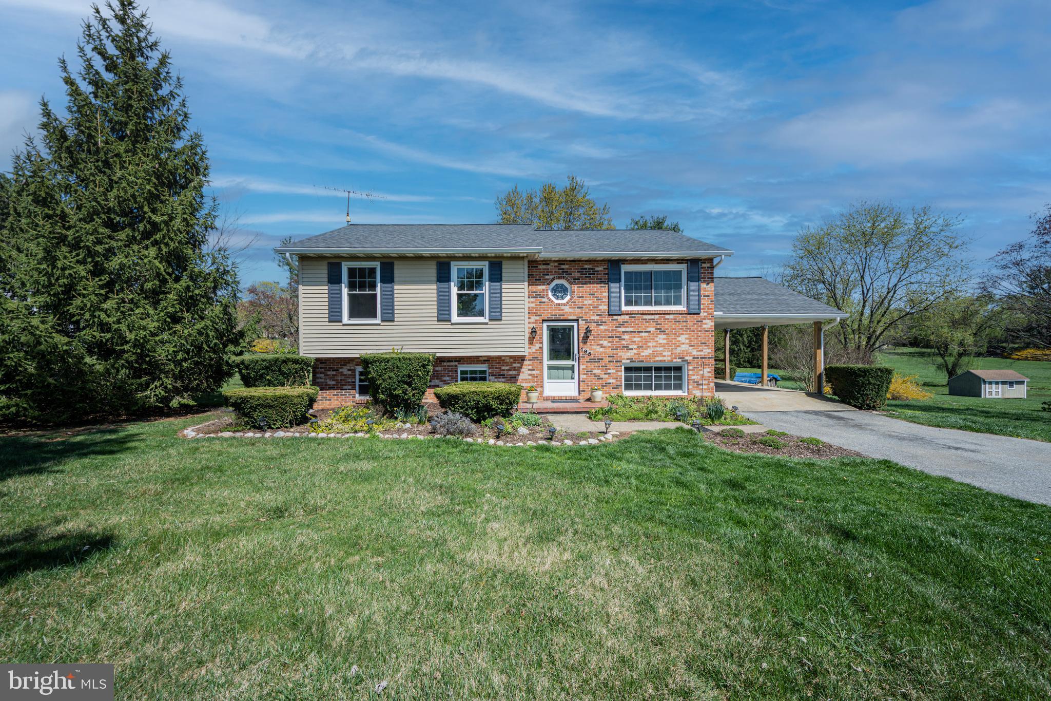 WOLF HILL - Residential