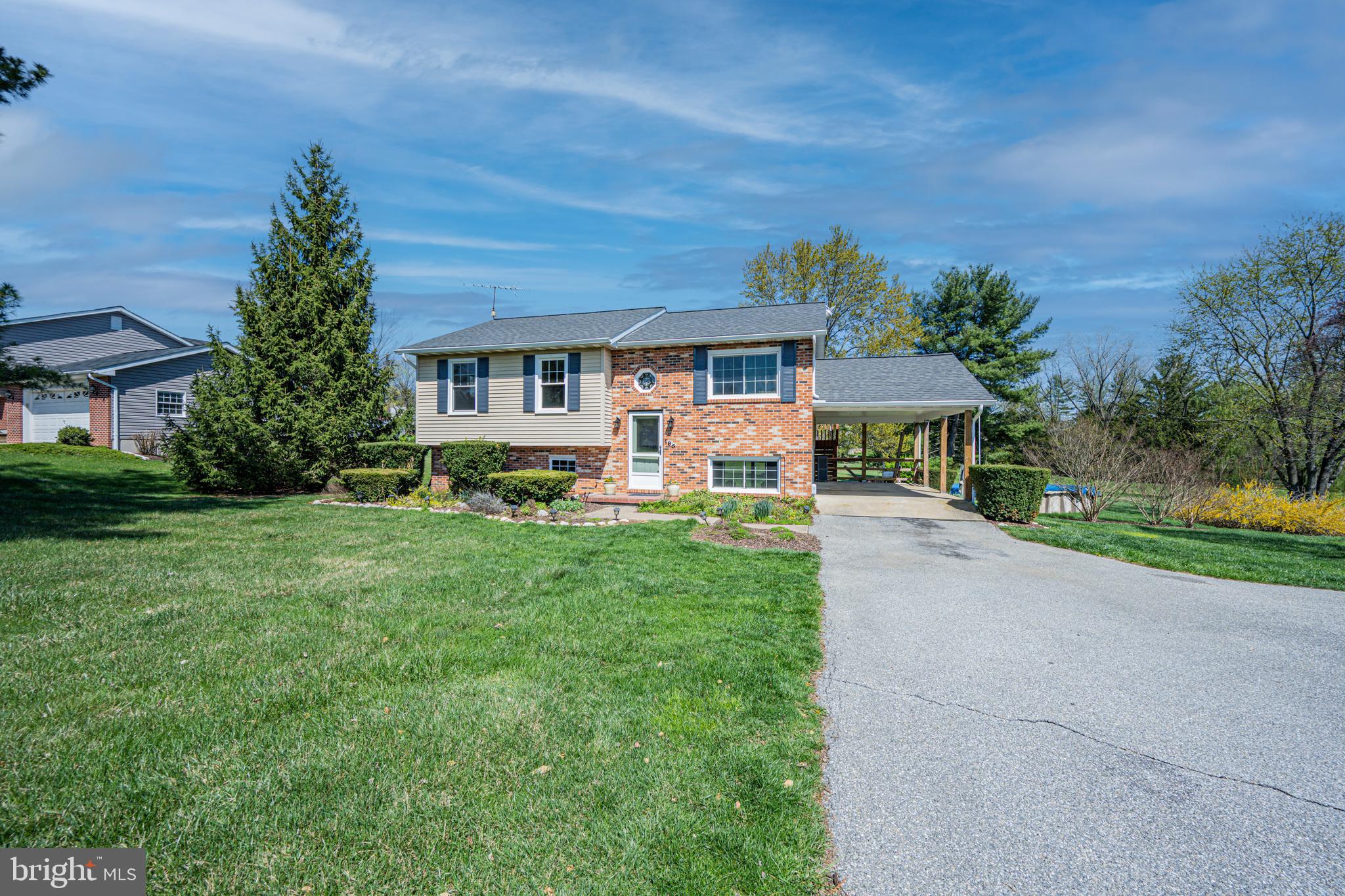 WOLF HILL - Residential