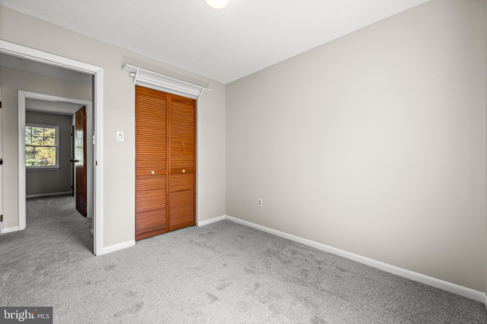 WOLF HILL - Residential