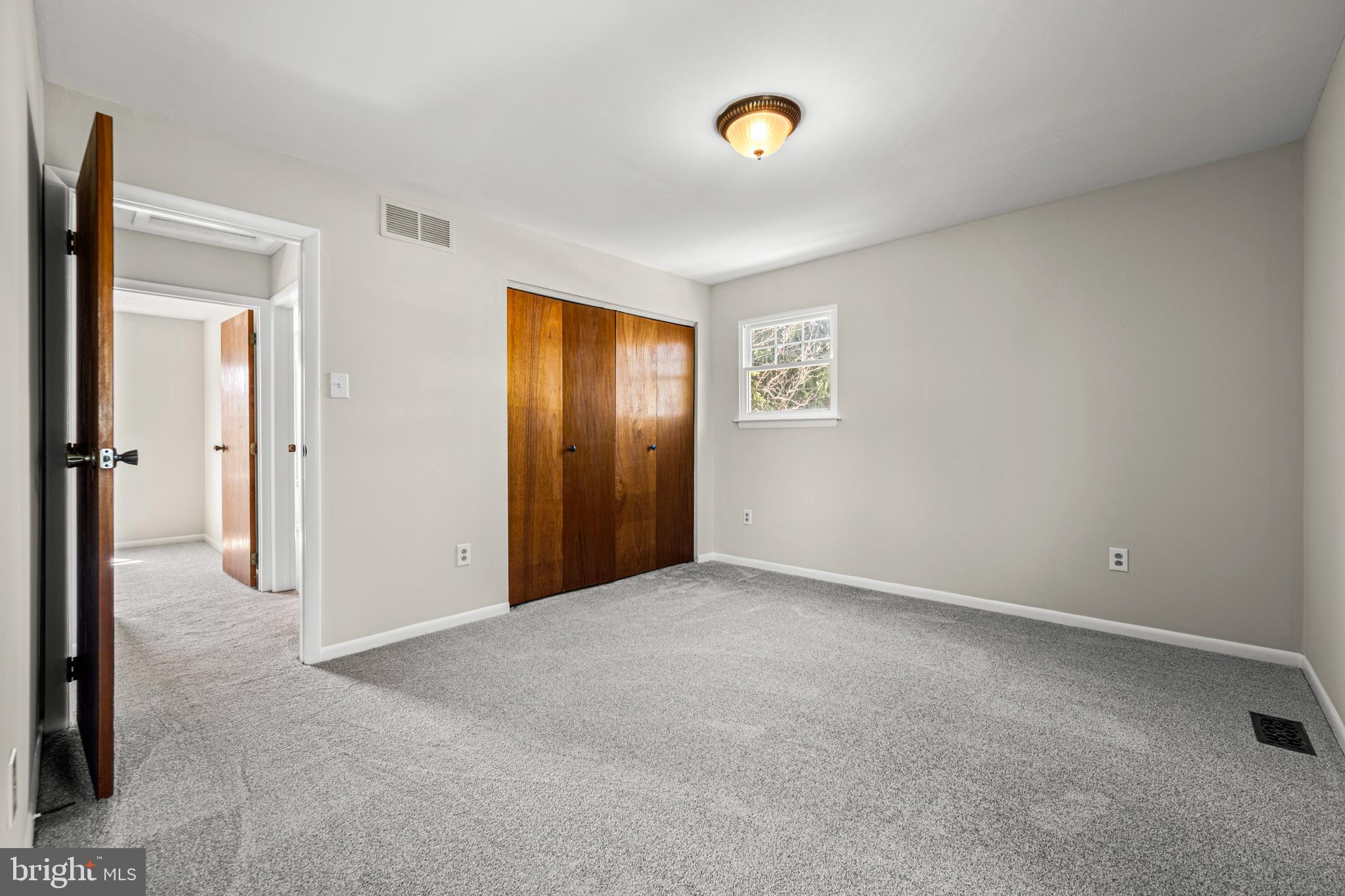 WOLF HILL - Residential