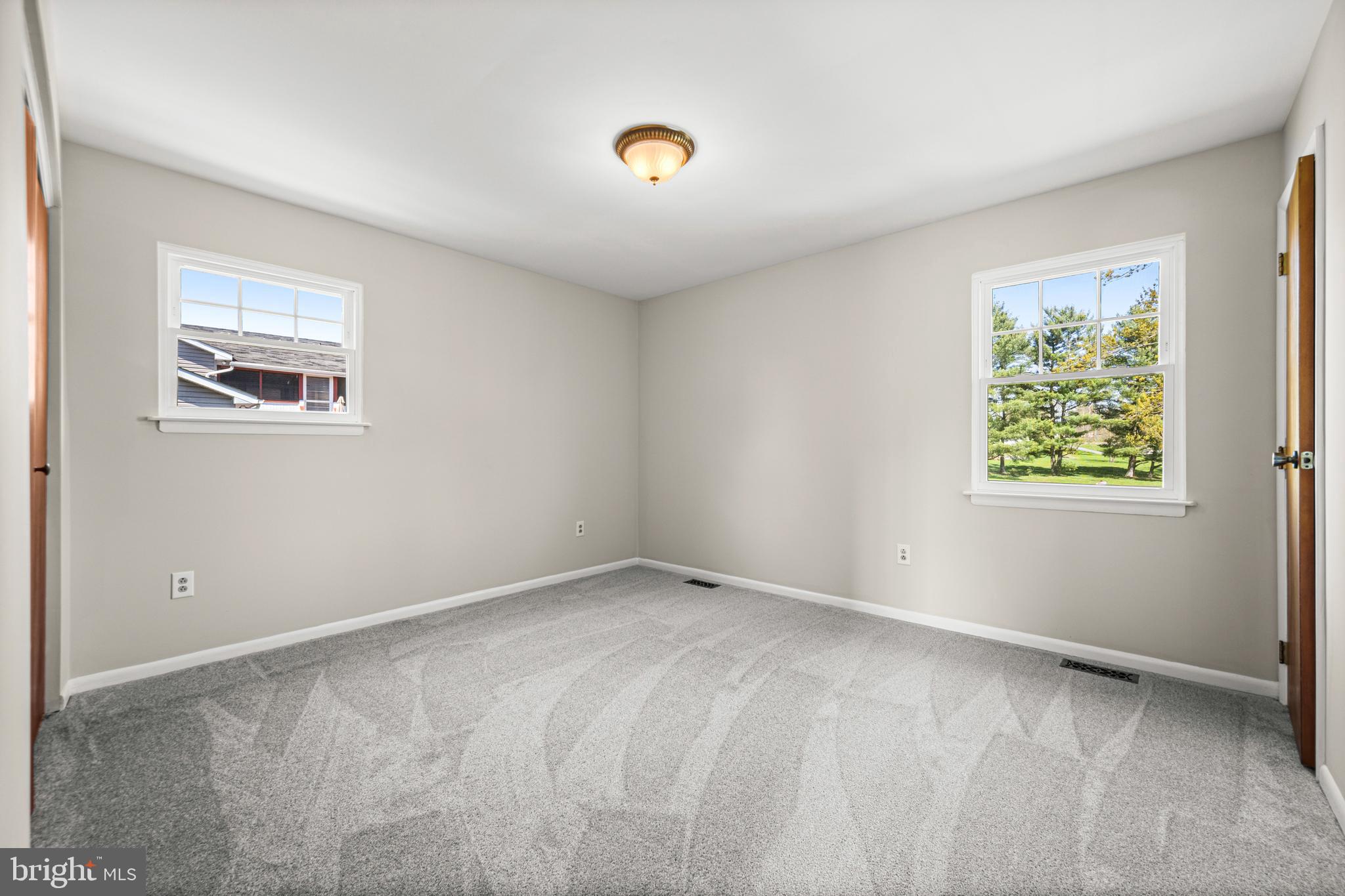 WOLF HILL - Residential