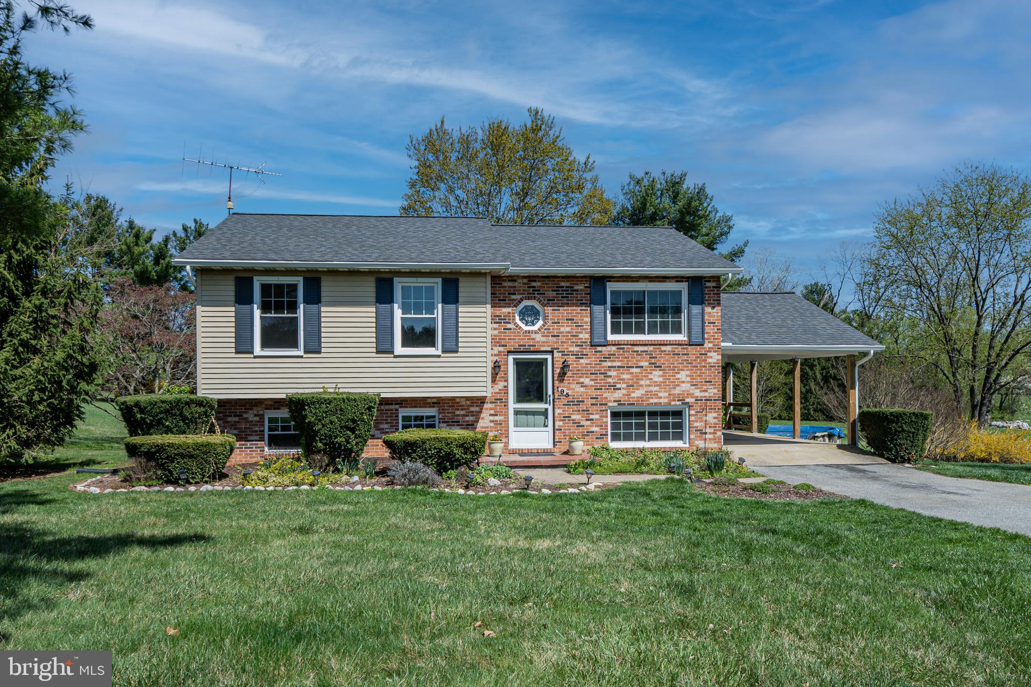 WOLF HILL - Residential