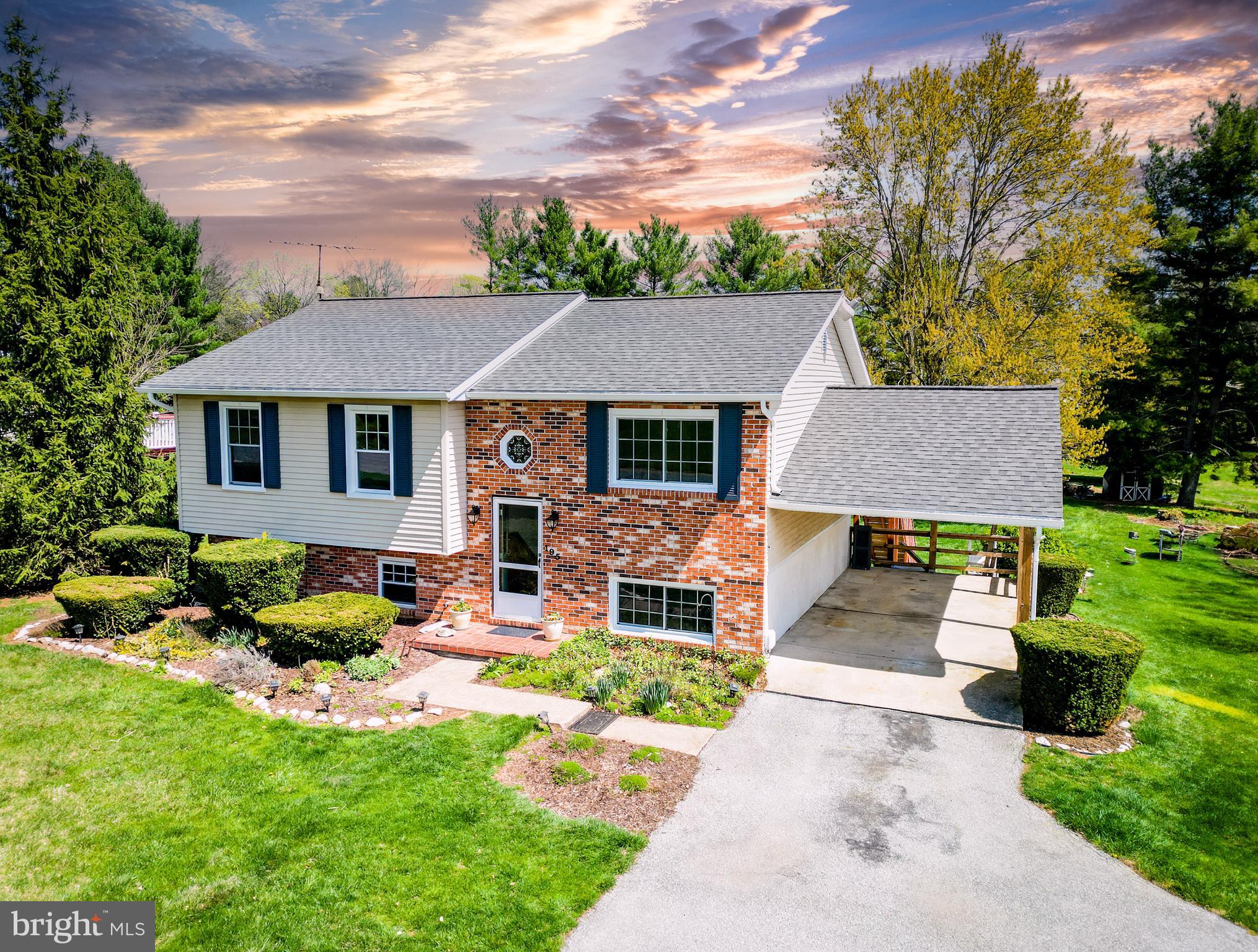 WOLF HILL - Residential