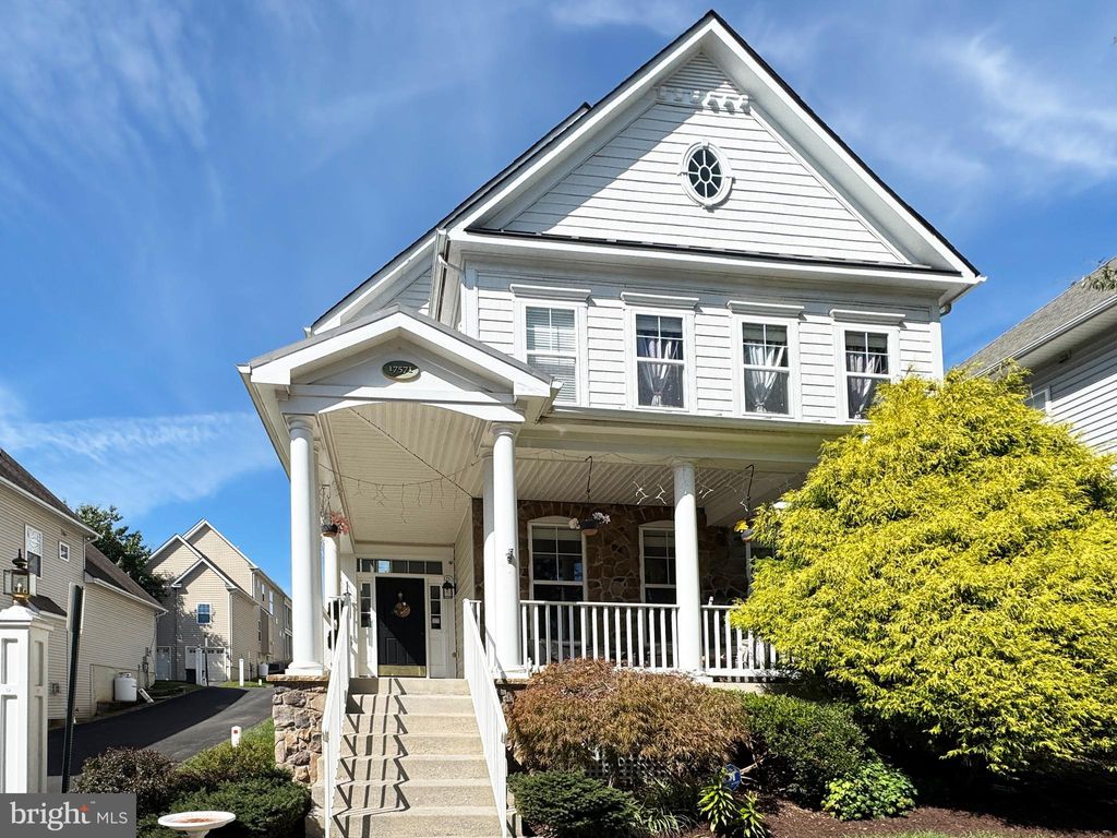 Photo of 17571 Lethridge Circle, ROUND HILL, VA 20141 (MLS # VALO2108446)
