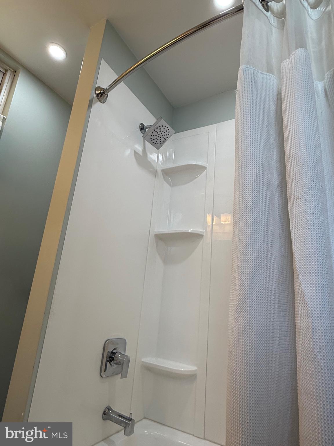 SYLVAN SHORES - Residential