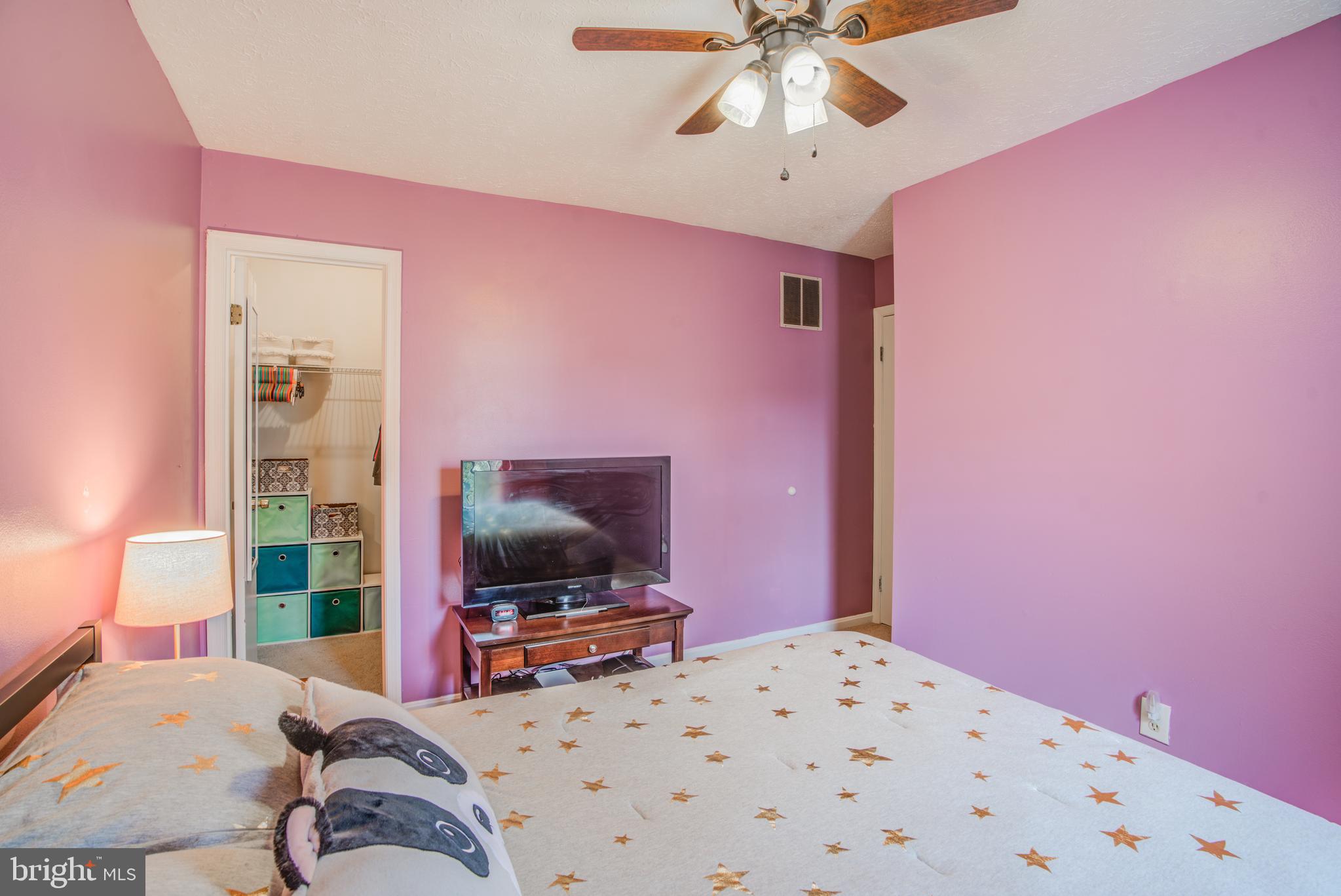 CONSTANT FRIENDSHIP - Residential