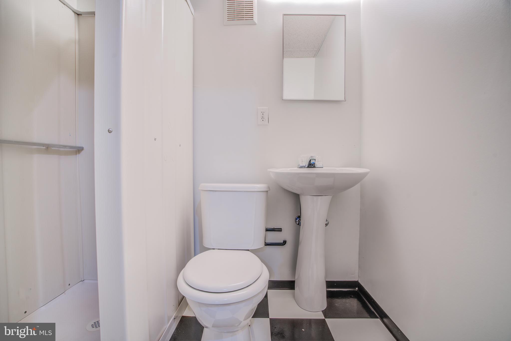 CONSTANT FRIENDSHIP - Residential