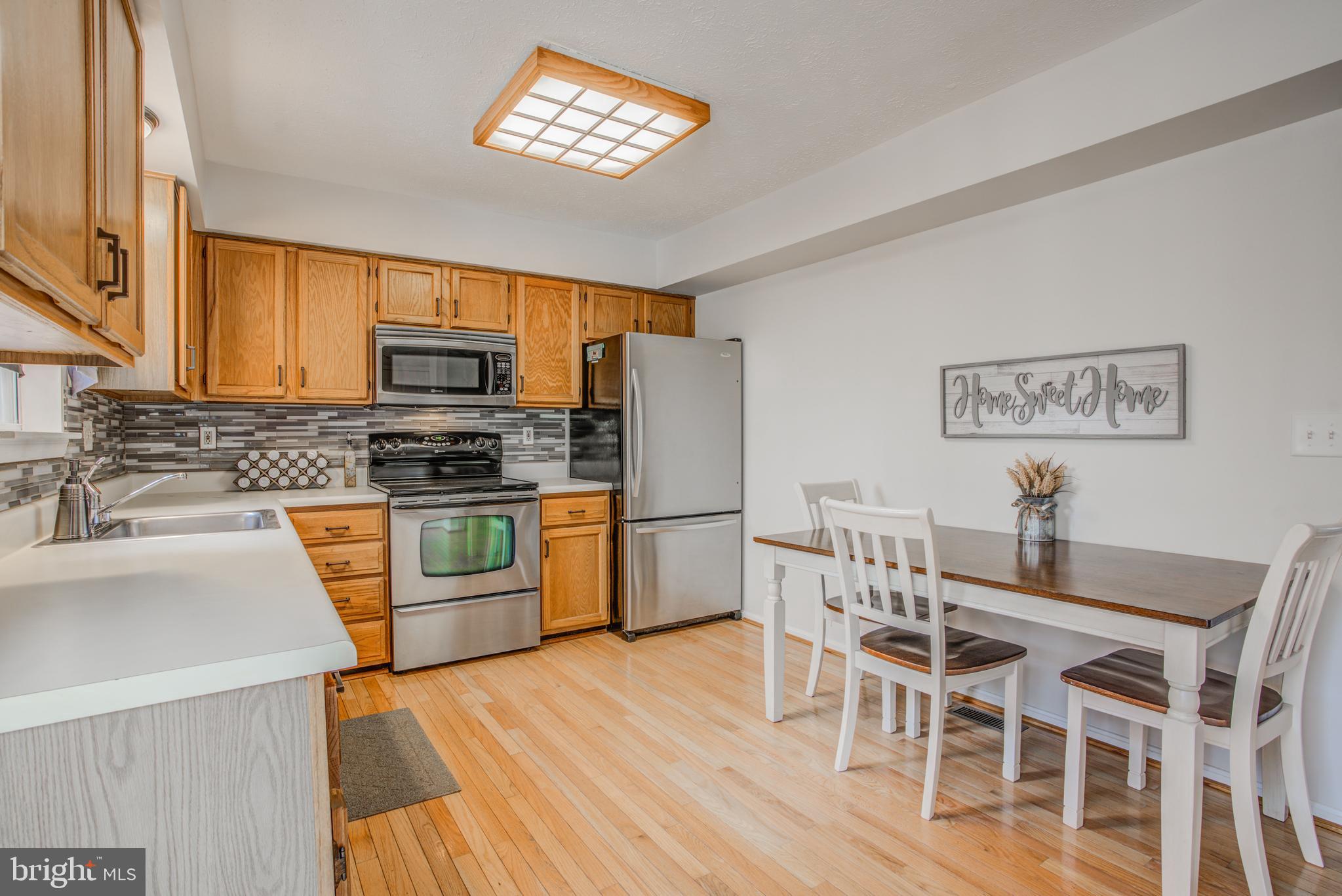 CONSTANT FRIENDSHIP - Residential