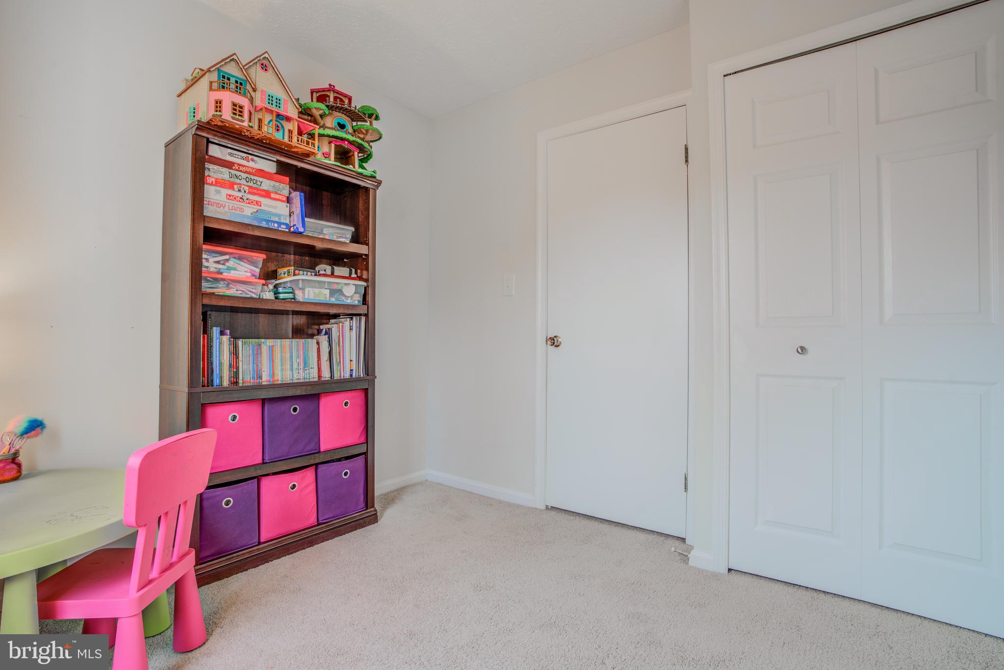 CONSTANT FRIENDSHIP - Residential