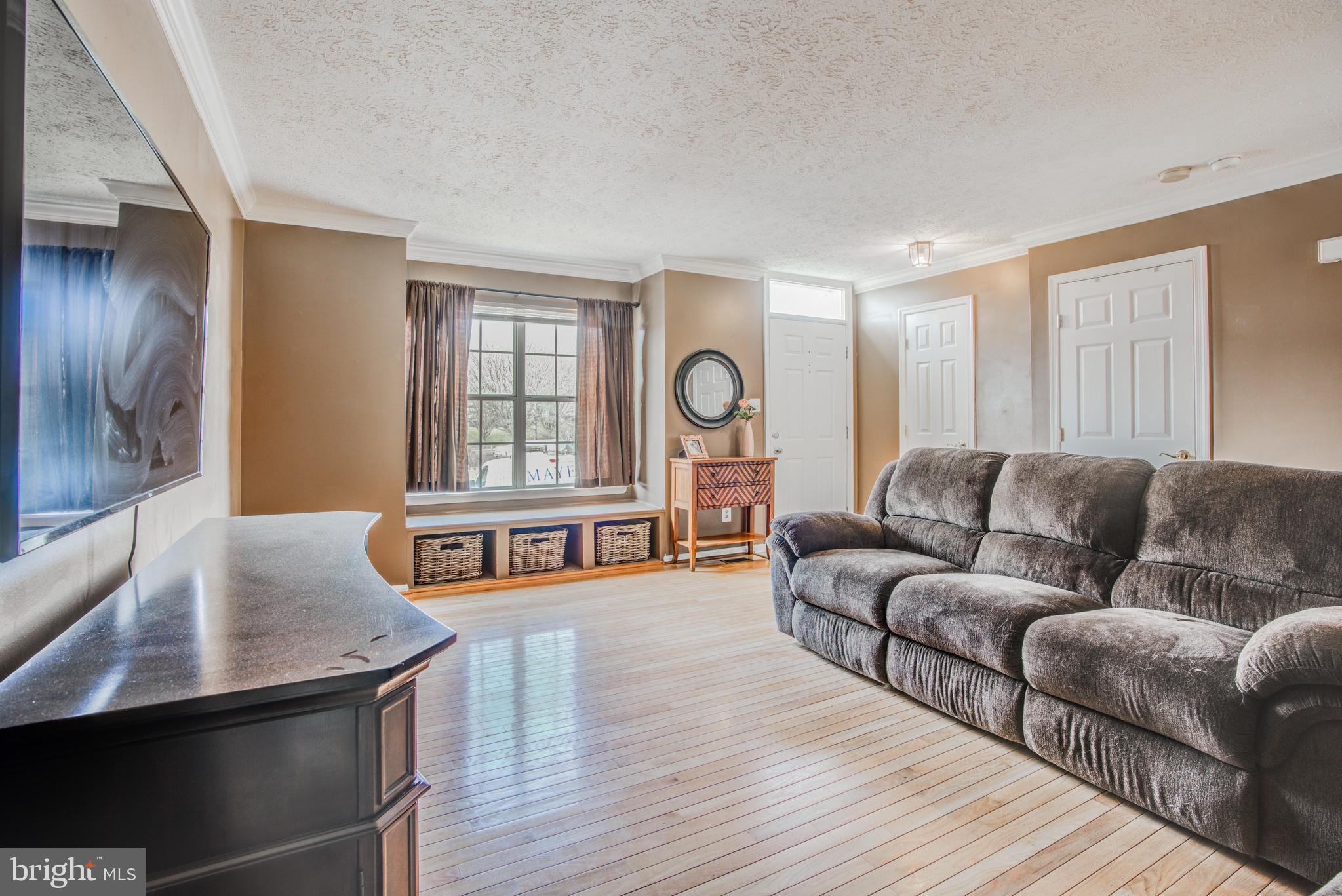 CONSTANT FRIENDSHIP - Residential