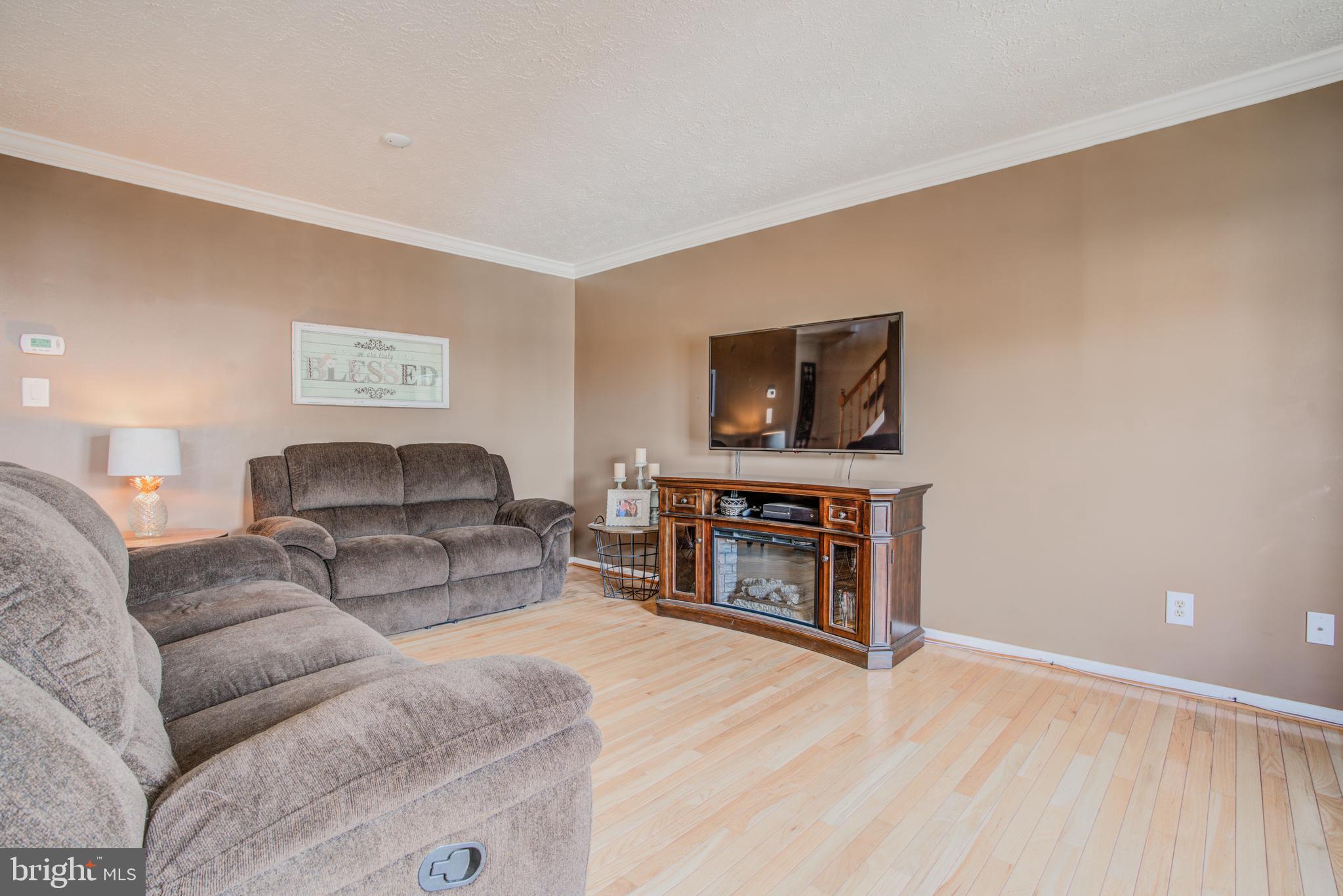 CONSTANT FRIENDSHIP - Residential