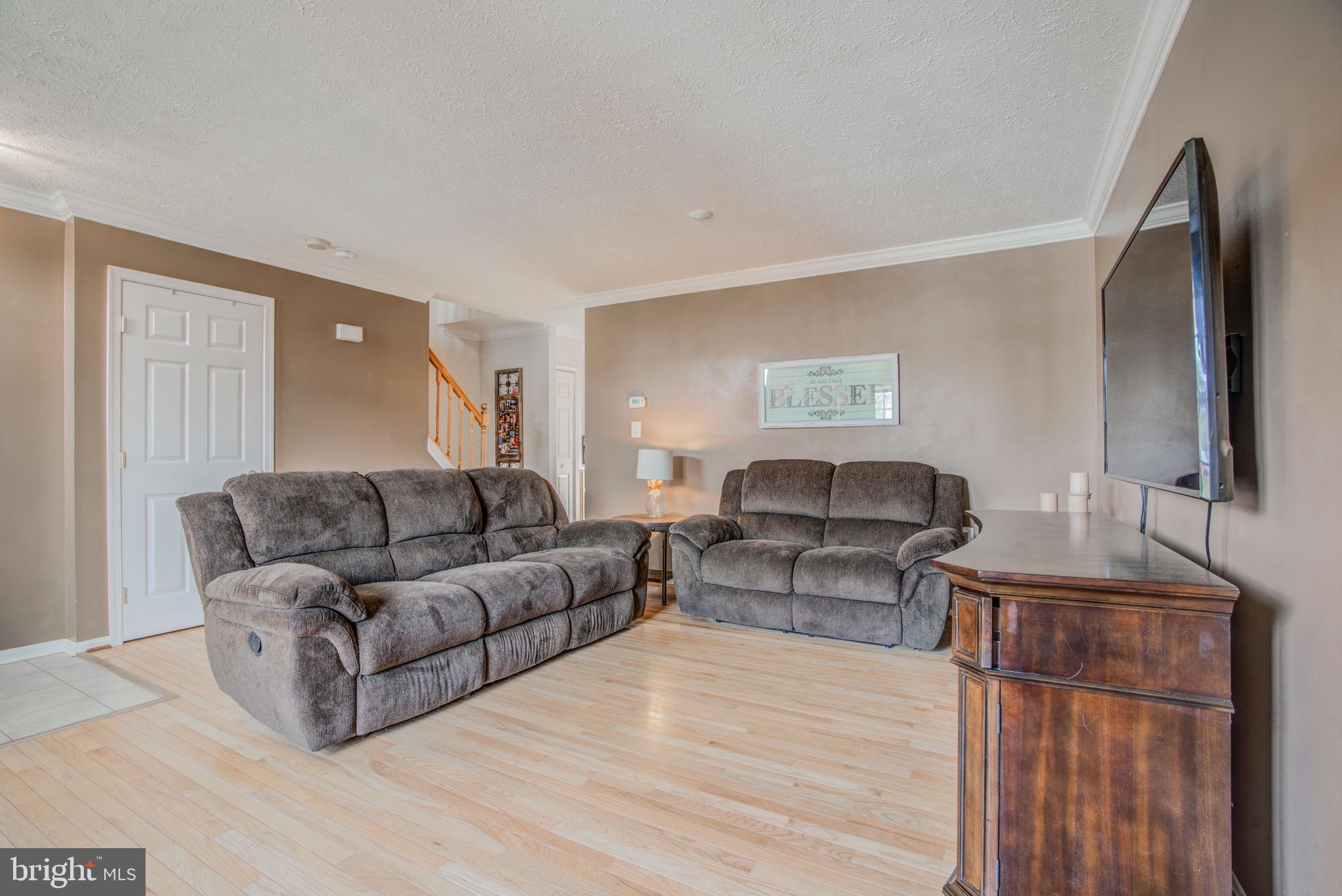 CONSTANT FRIENDSHIP - Residential