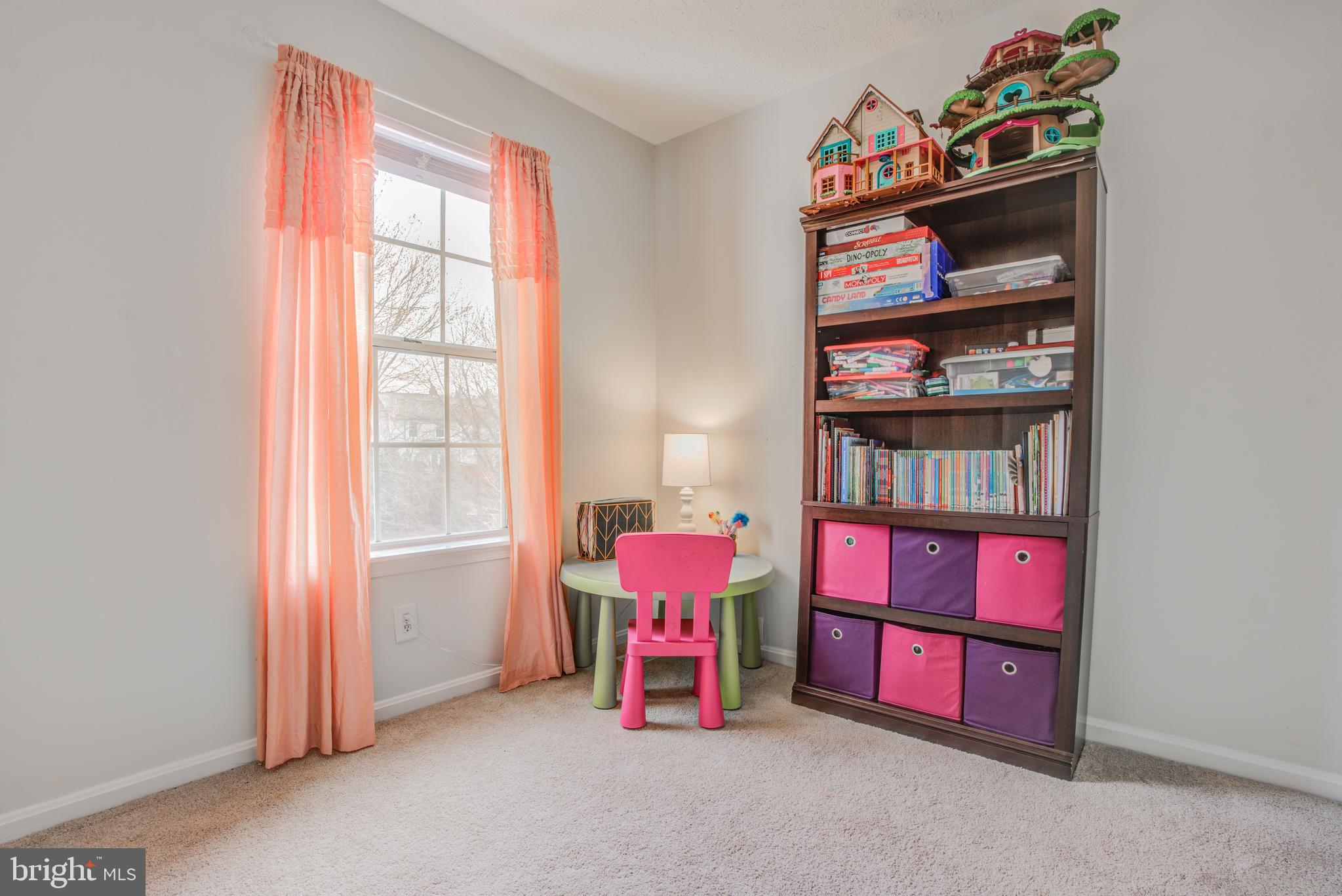 CONSTANT FRIENDSHIP - Residential