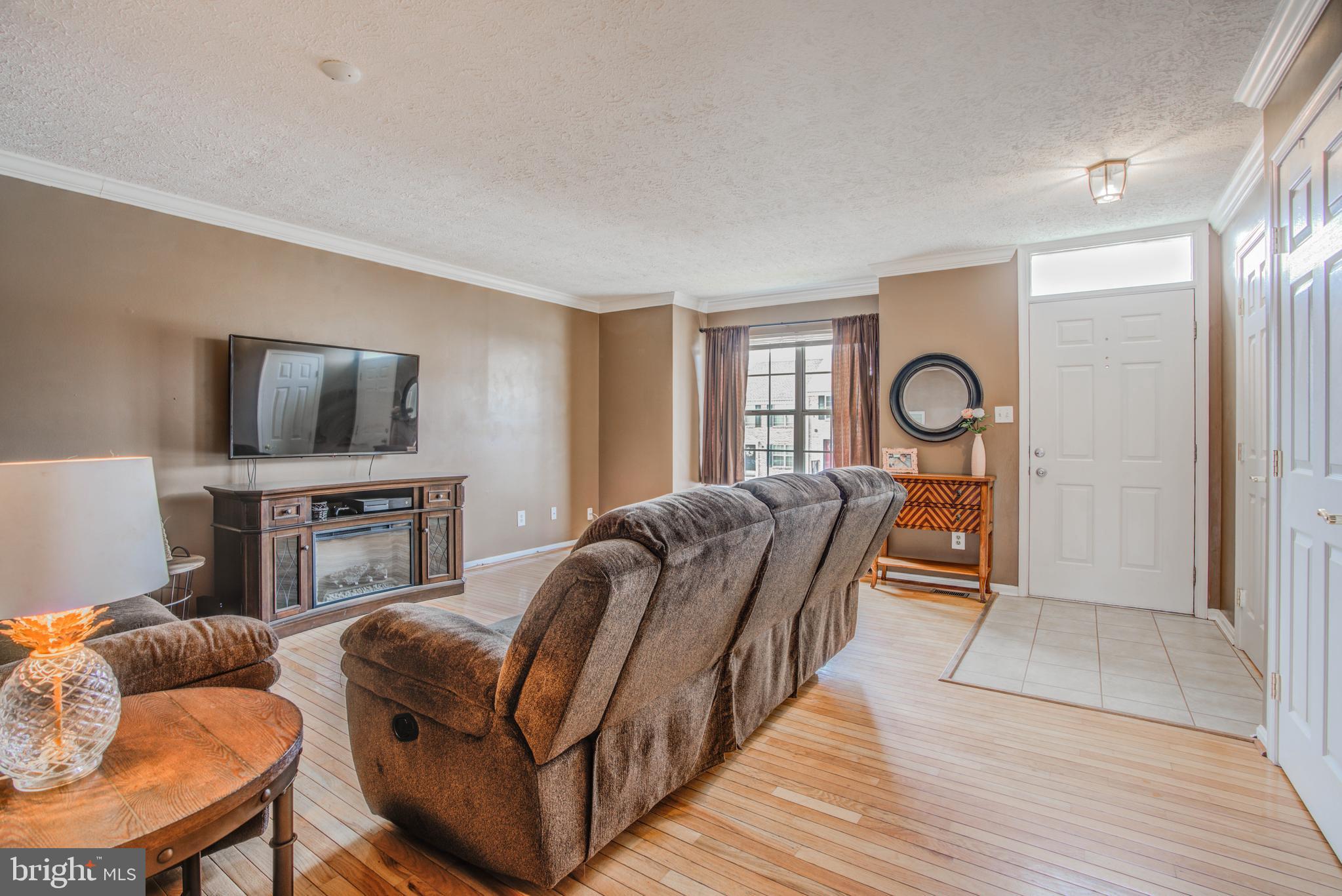 CONSTANT FRIENDSHIP - Residential