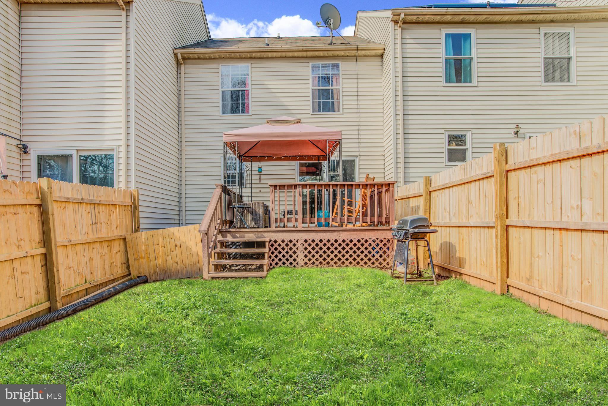 CONSTANT FRIENDSHIP - Residential