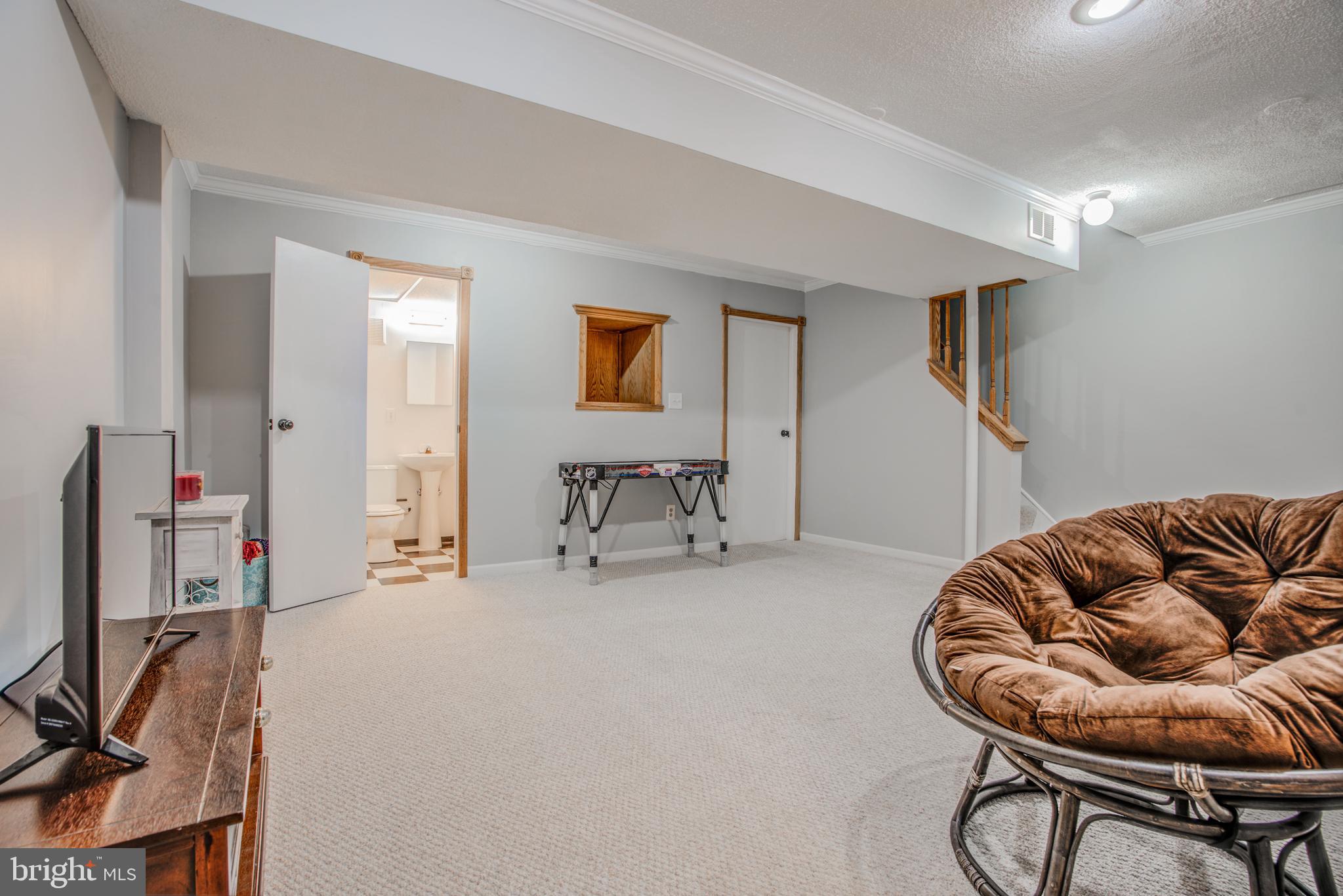 CONSTANT FRIENDSHIP - Residential