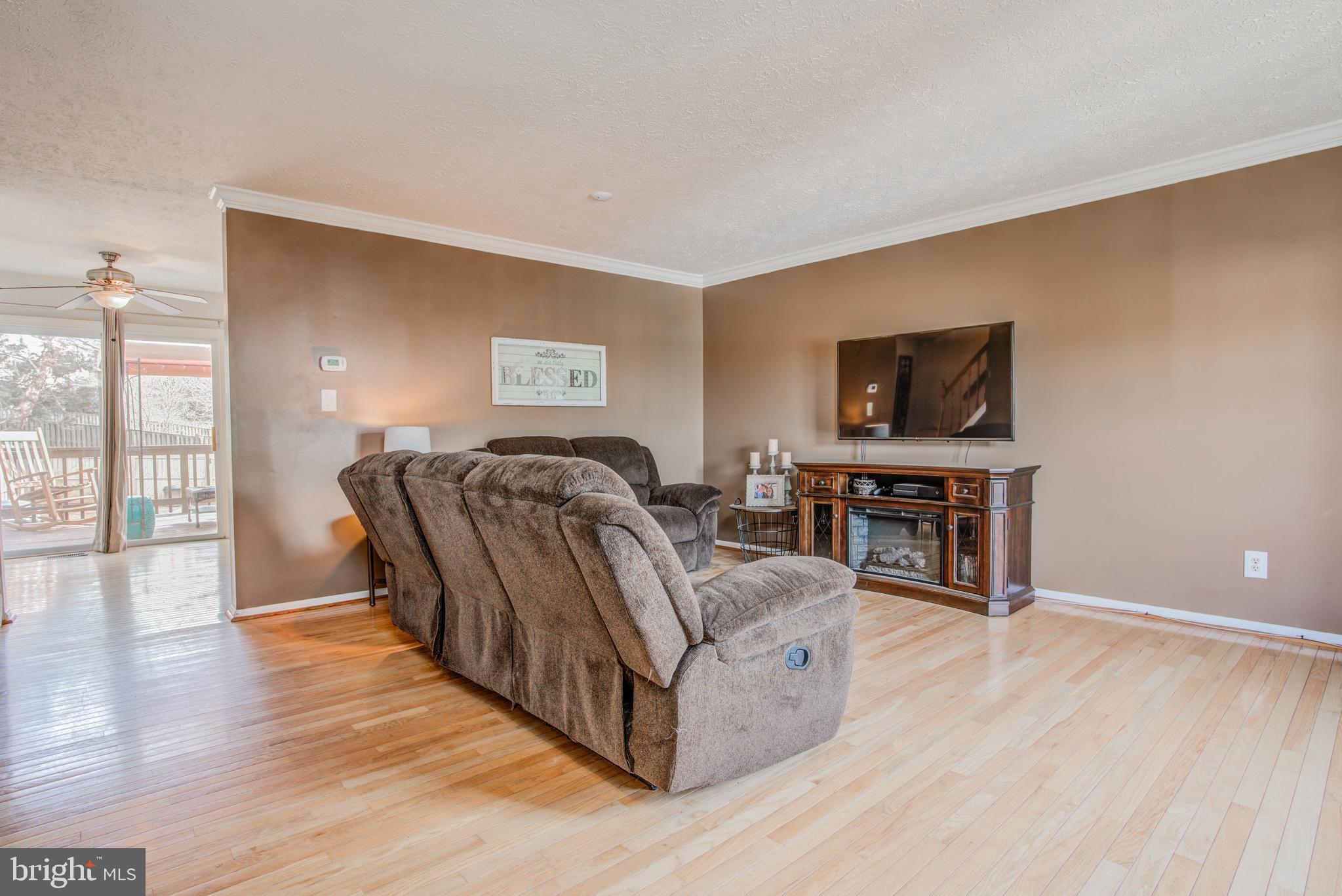 CONSTANT FRIENDSHIP - Residential