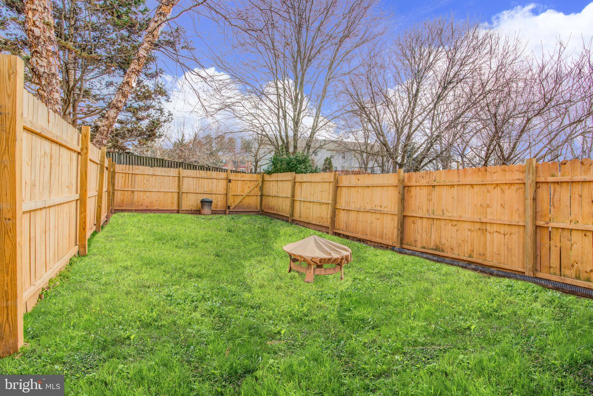 CONSTANT FRIENDSHIP - Residential