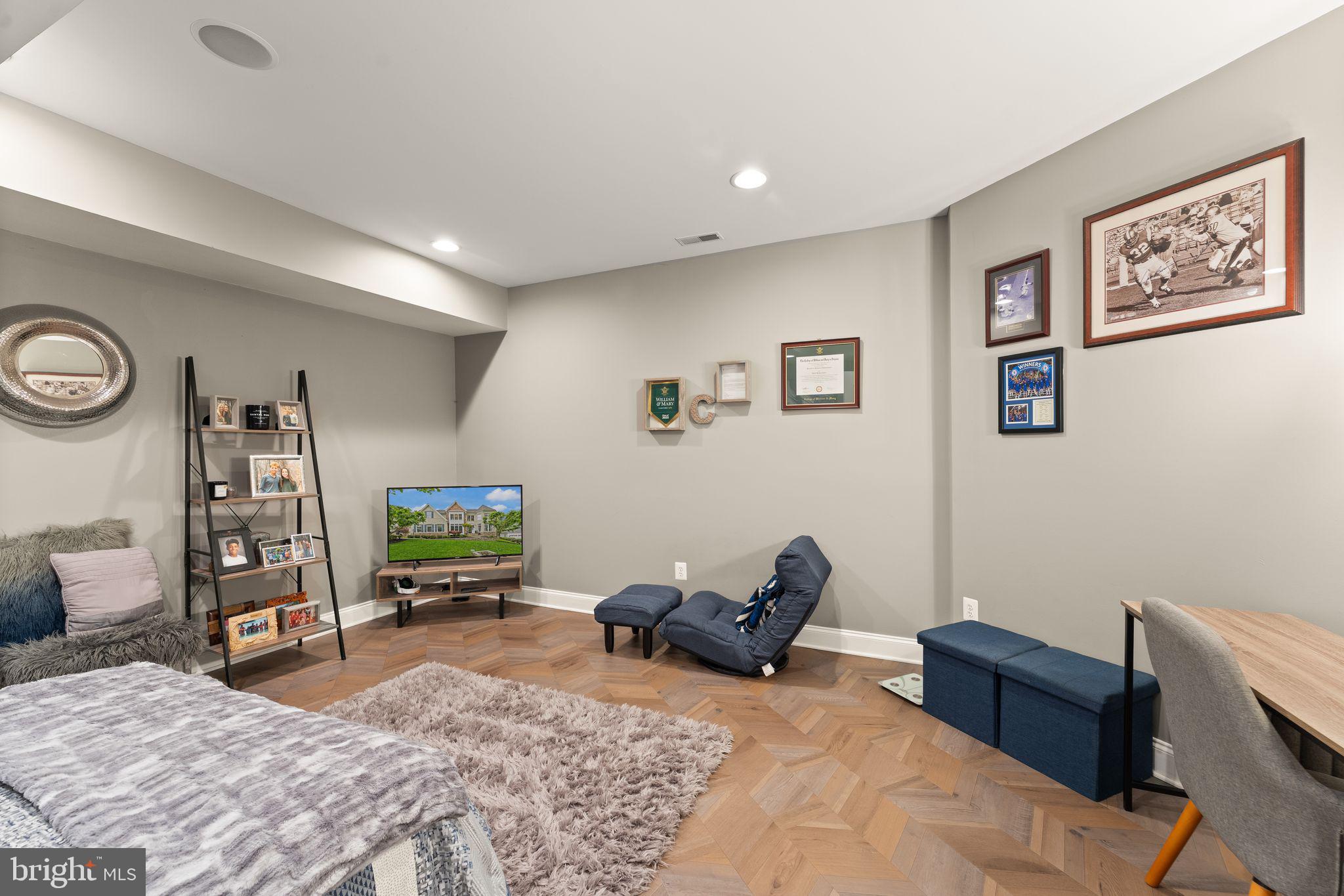 LANSDOWNE ON THE POTOMAC - Residential