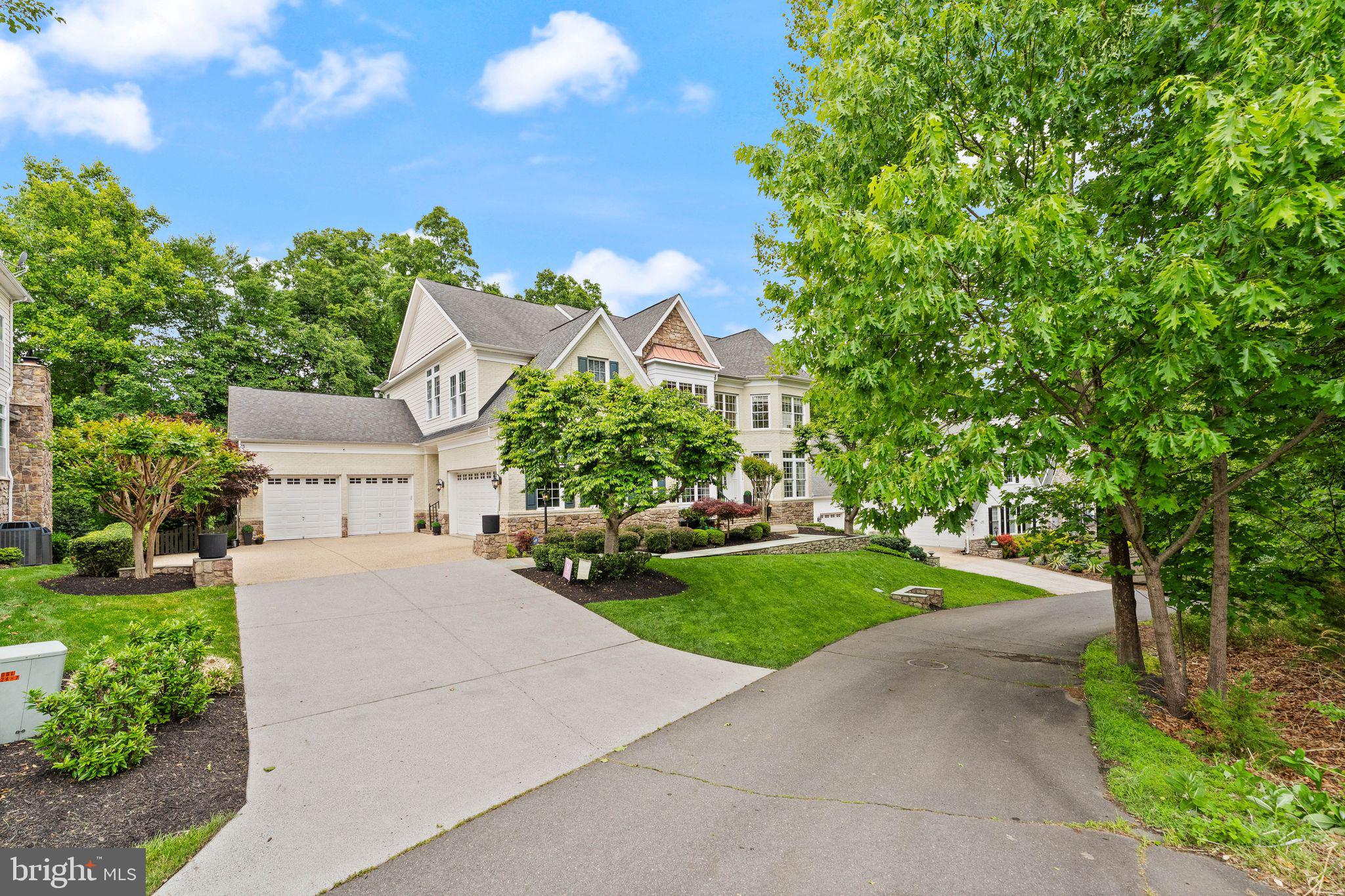 18919 CANOE LANDING COURT