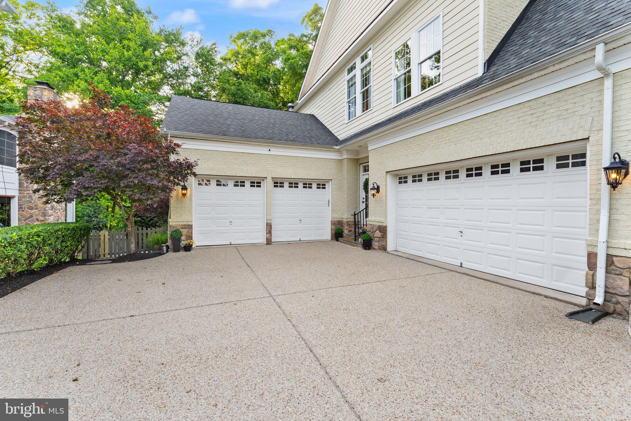LANSDOWNE ON THE POTOMAC - Residential