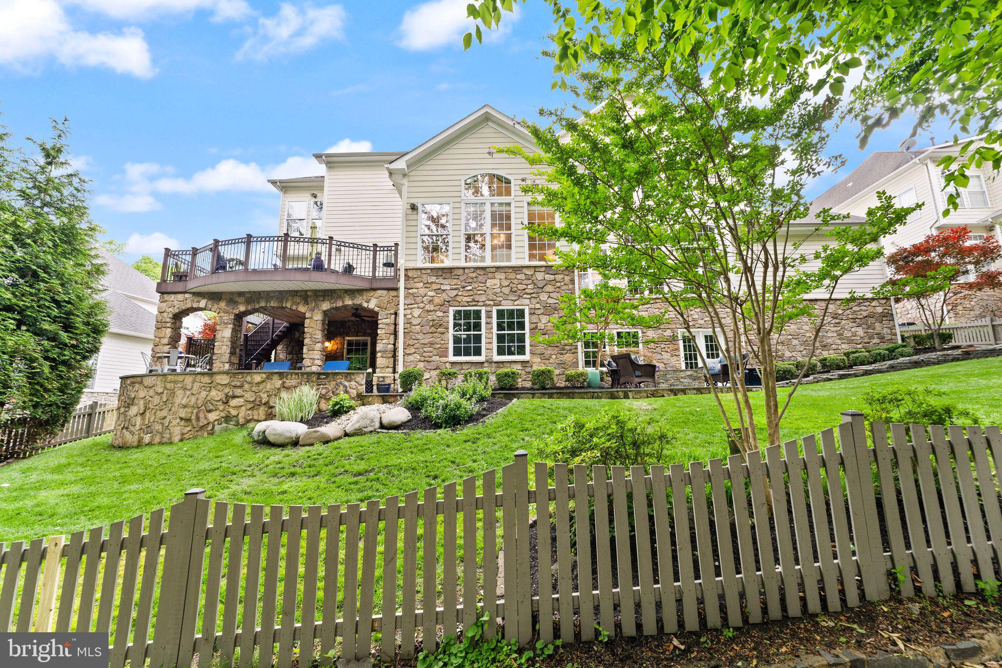 LANSDOWNE ON THE POTOMAC - Residential