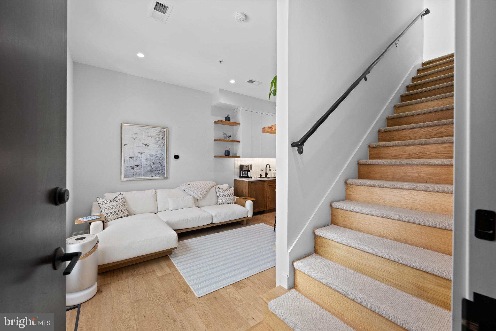 2525 PENNSYLVANIA AVENUE NW 305