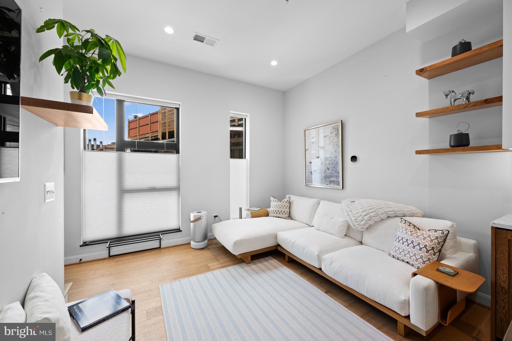 2525 PENNSYLVANIA AVENUE NW 305