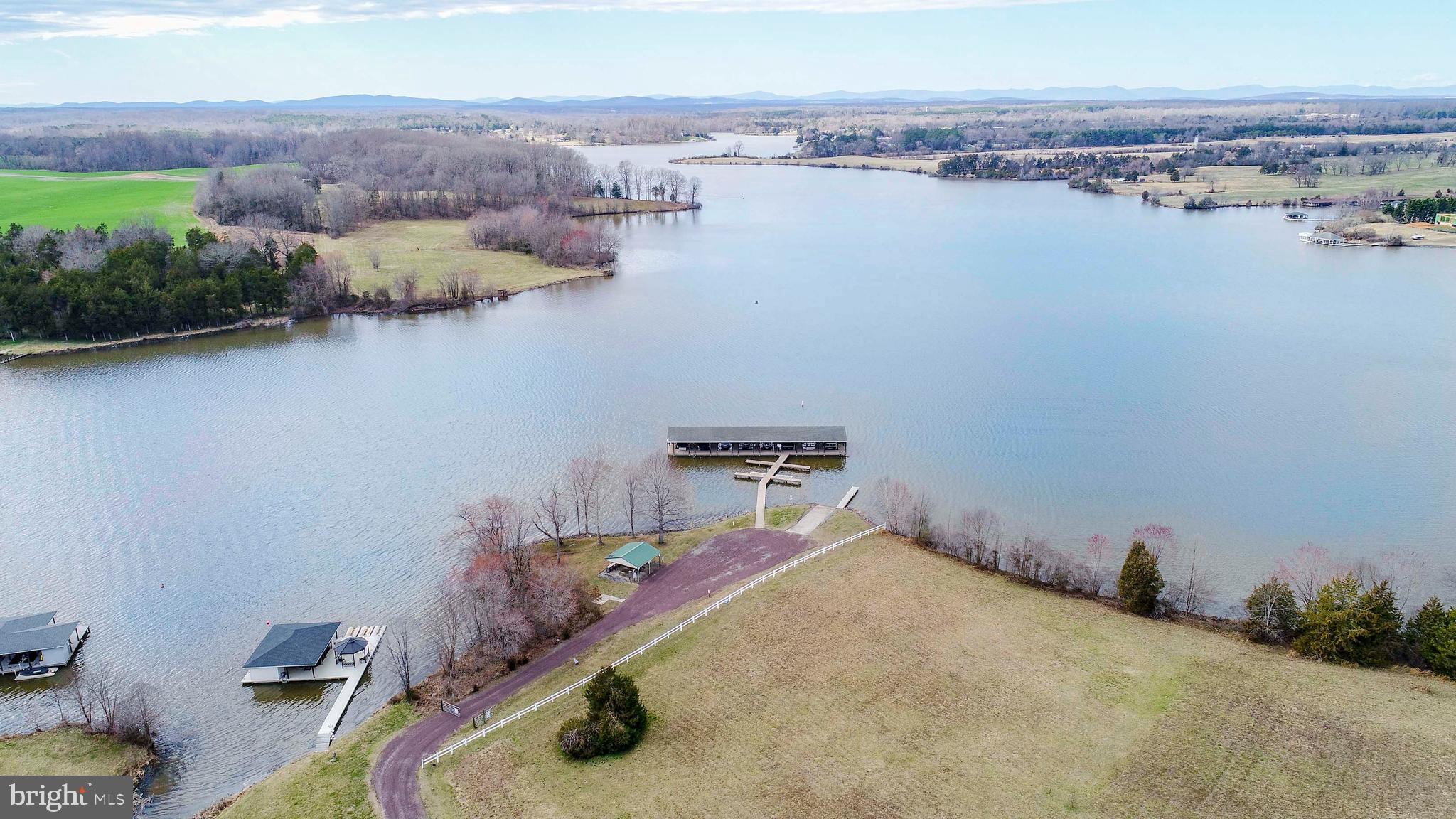 LONG VIEW SHORES - Residential