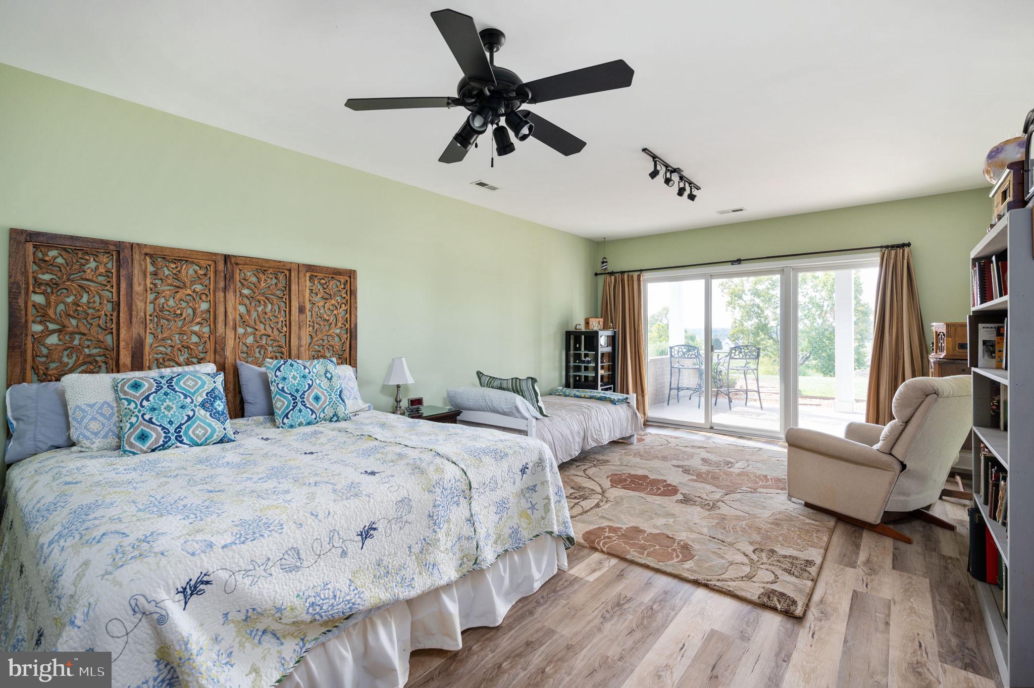 LONG VIEW SHORES - Residential