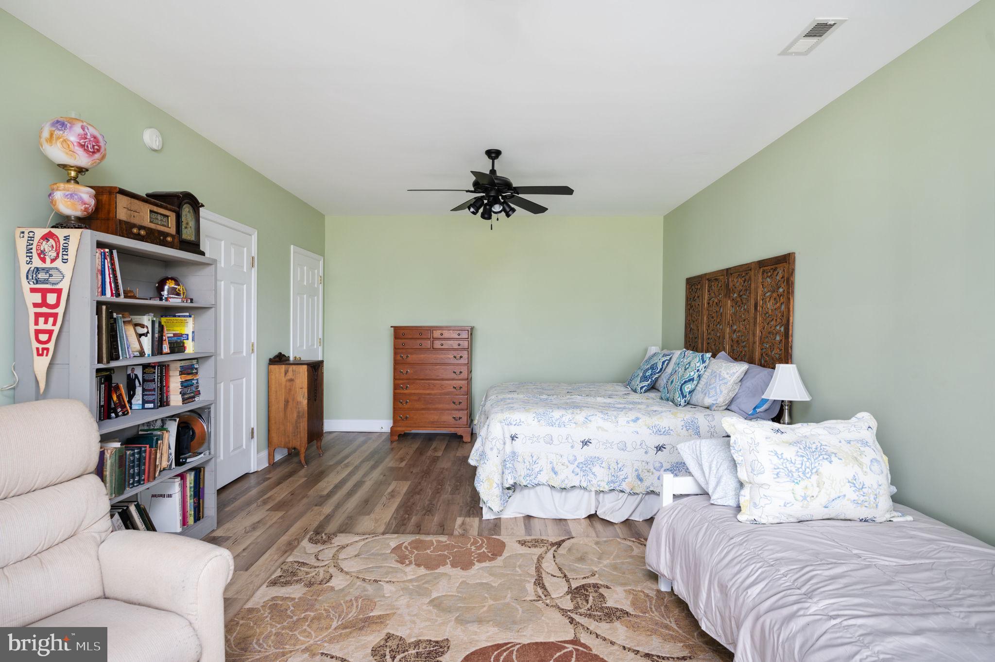 LONG VIEW SHORES - Residential