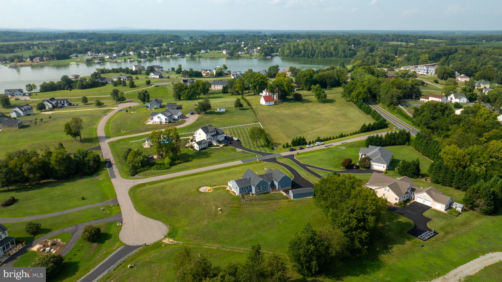LONG VIEW SHORES - Residential