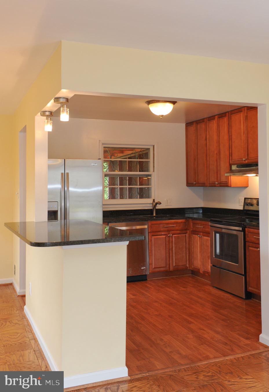 BROYHILLS MCLEAN ESTATES - Residential Lease