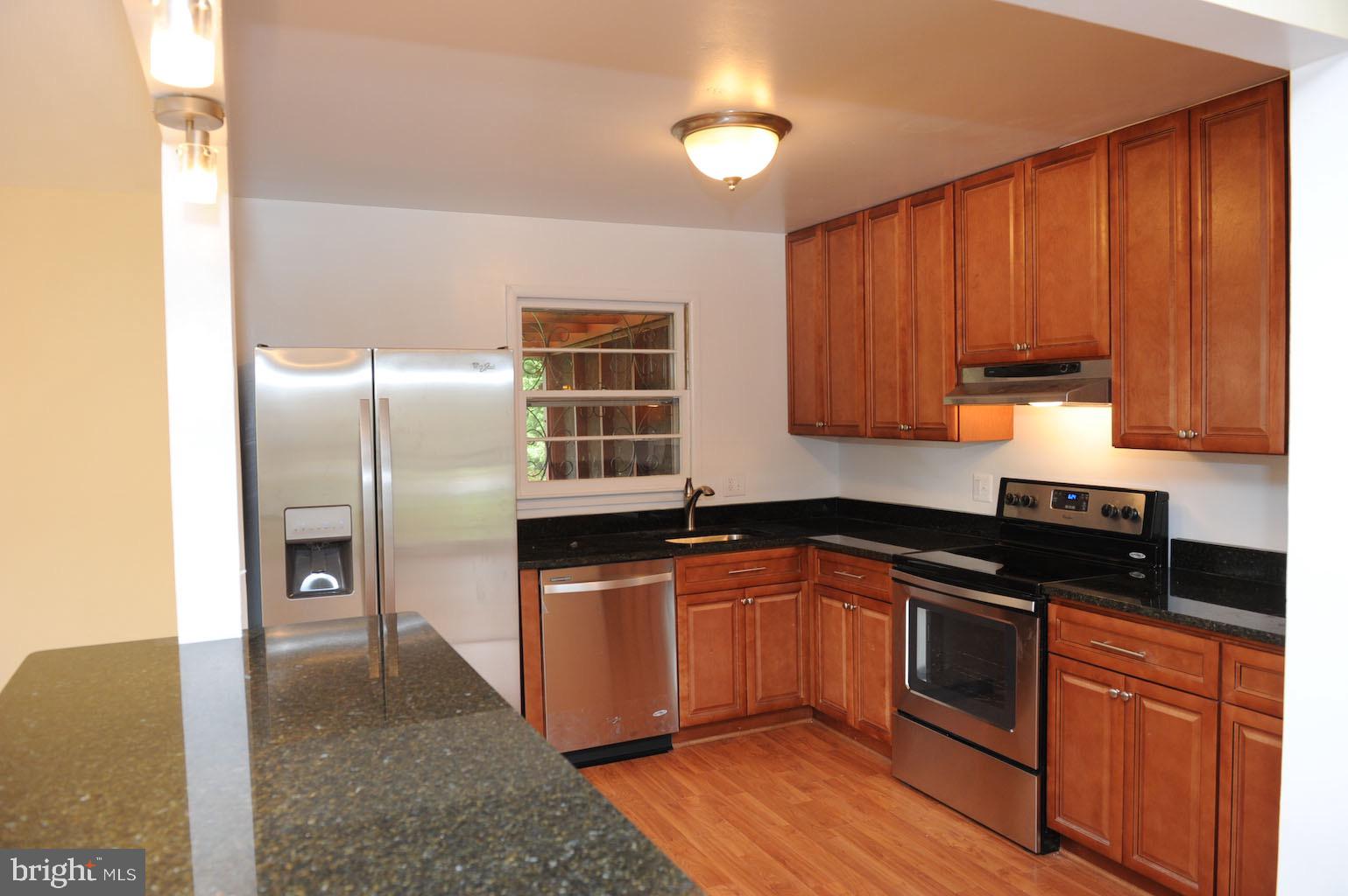 BROYHILLS MCLEAN ESTATES - Residential Lease