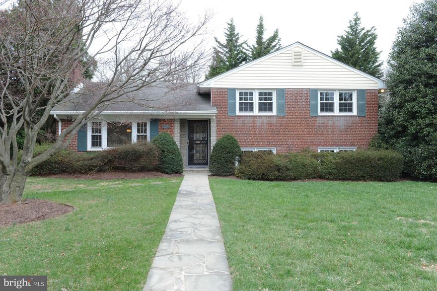Location, Location! This 4-bedroom, 2.5-bath, split-level home sits on a 1/3-acre corner lot and offers nearly 2,000 sq. ft. of living space.
The updated kitchen features stainless steel appliances, a breakfast bar, and granite countertops. The spacious, light-filled living room has a wood-burning fireplace and flows seamlessly into the dining room—perfect for easy entertaining. A screened-in porch off the dining room adds extra space for gatherings and relaxation. The upper level includes a primary suite, two additional bedrooms, and a second full bath. The fully finished lower level offers a family room, a fourth bedroom, a half bath, and a utility/laundry room with backyard access. The landlord prefers a 3 year lease and the pets are allowed. 
Conveniently located near restaurants, shopping, the metro, library, community center, McLean Central Park, Lewinsville Park, Tysons, and more. Major routes—including I-495, the Dulles Toll Road, George Washington Parkway, and Route 66—are easily accessible. This established neighborhood of Broyhill McLean Estates features sidewalks, and is slated for sought after schools. Don't wait! Call Today or Apply online.