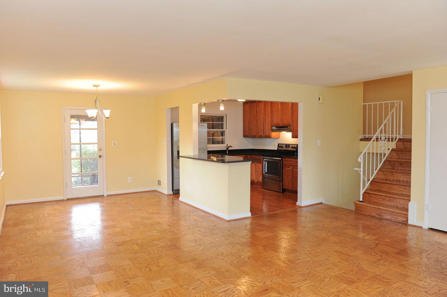 BROYHILLS MCLEAN ESTATES - Residential Lease