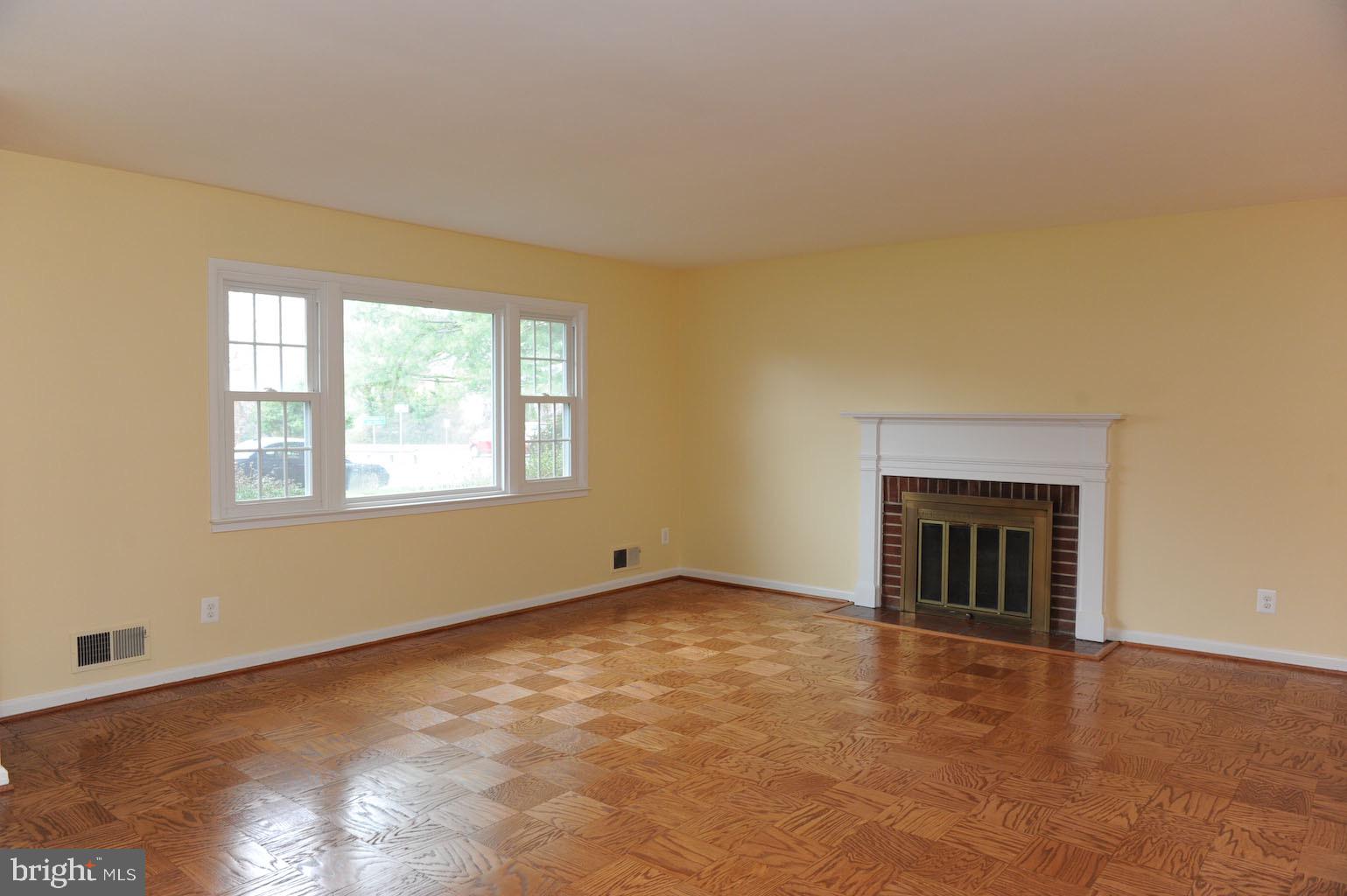 BROYHILLS MCLEAN ESTATES - Residential Lease