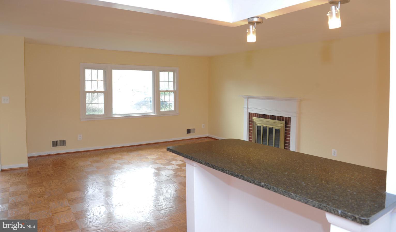 BROYHILLS MCLEAN ESTATES - Residential Lease