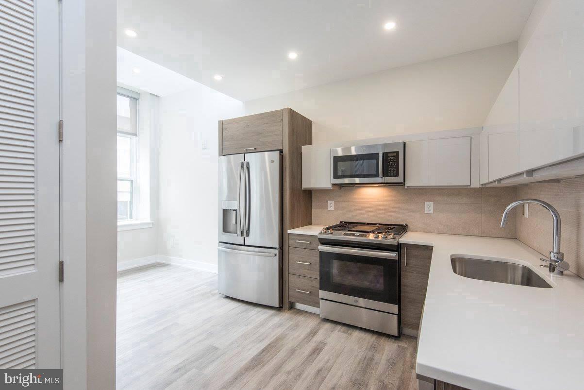 802 SANSOM STREET 401