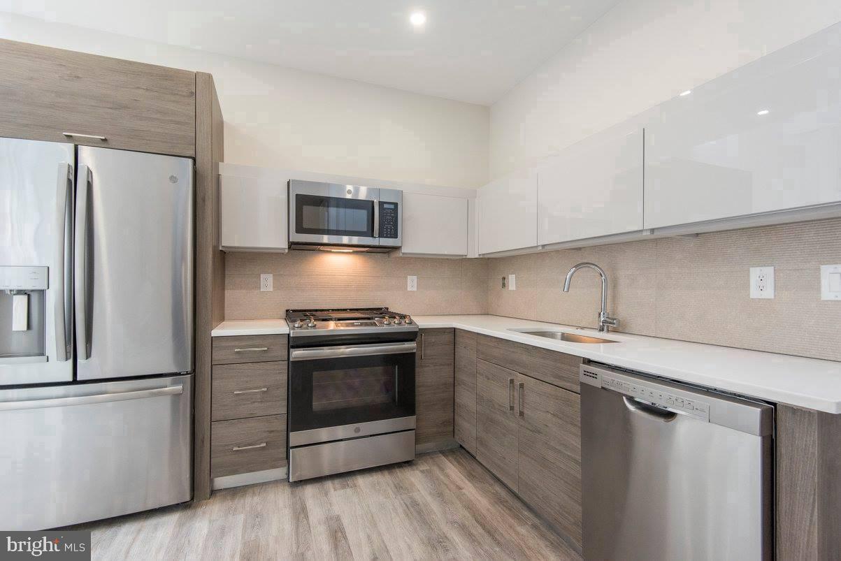 802 SANSOM STREET 401
