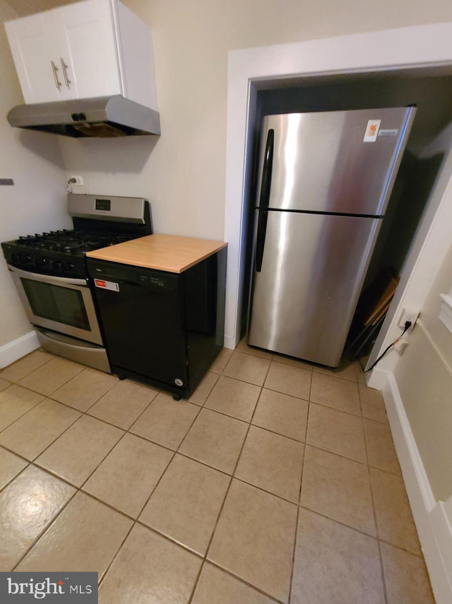 ROLAND PARK - Residential Lease