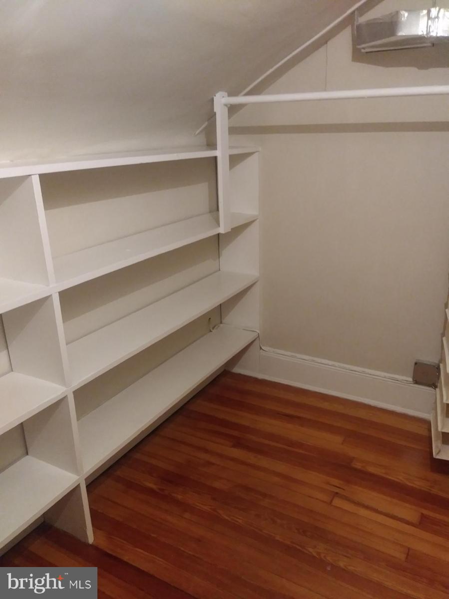 ROLAND PARK - Residential Lease