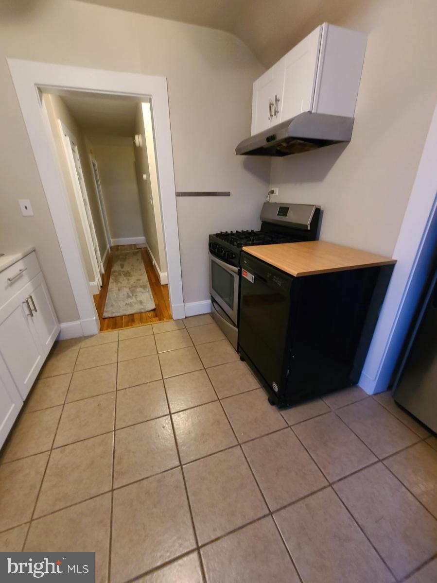 ROLAND PARK - Residential Lease