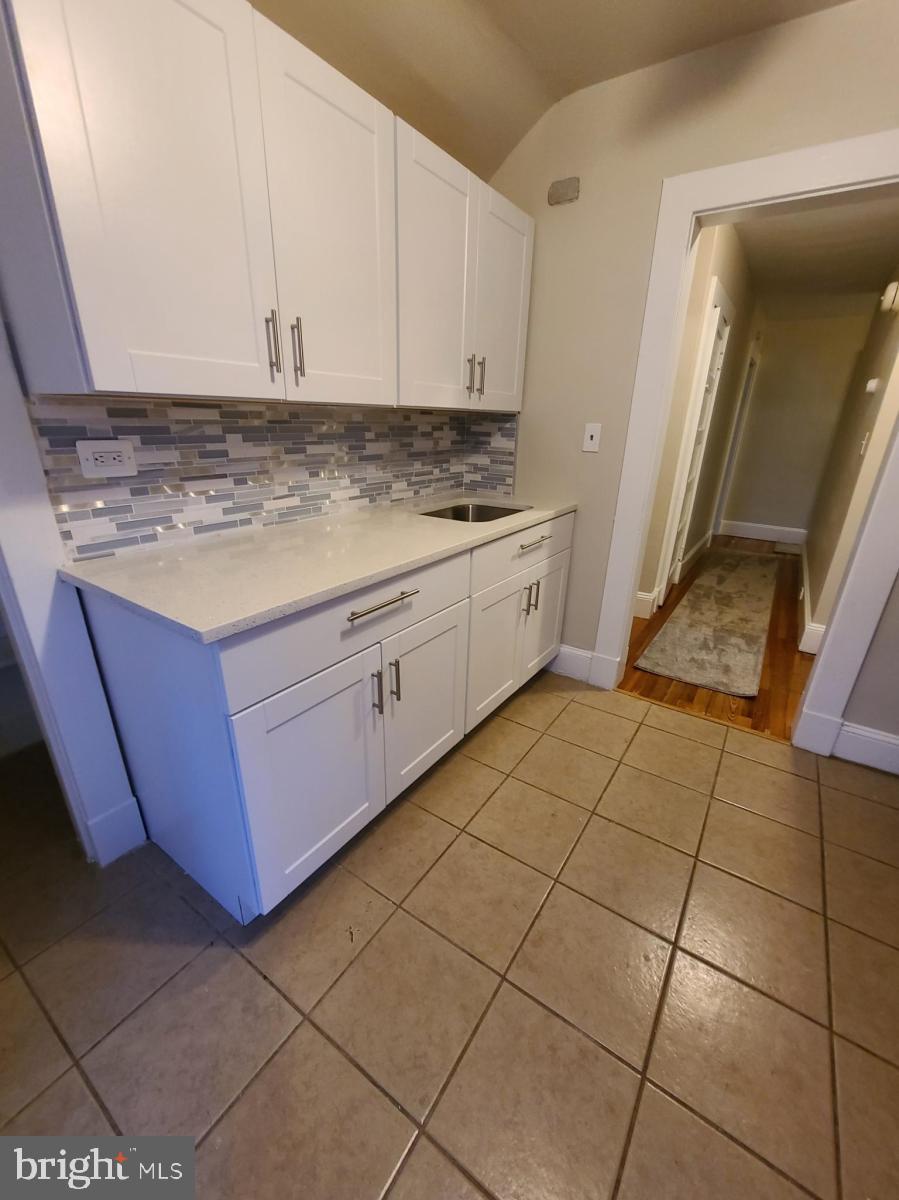 ROLAND PARK - Residential Lease