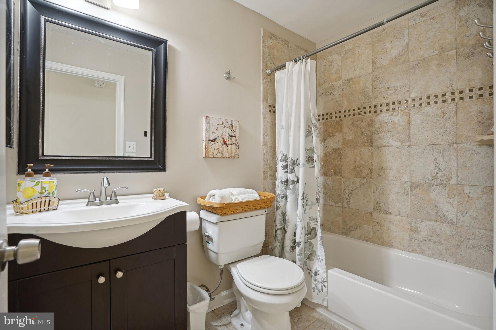 CHANTILLY HIGHLANDS - Residential